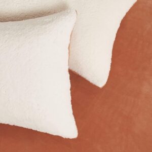 Teddy Sherpa Twin-Pack Standard Pillowcases - Soft Reversible Velvet & Sherpa Cushion Covers - Machine Washable with Zipper Closure - 48x73cm - Terracotta - Image 4